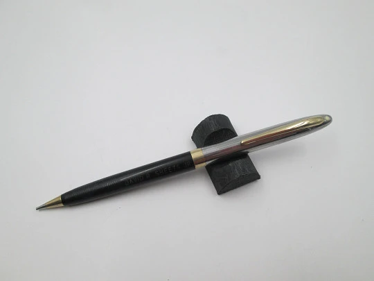 Portaminas Sheaffer Sentinel. Acero y plástico negro. Detalles dorados. Giratorio. 1940