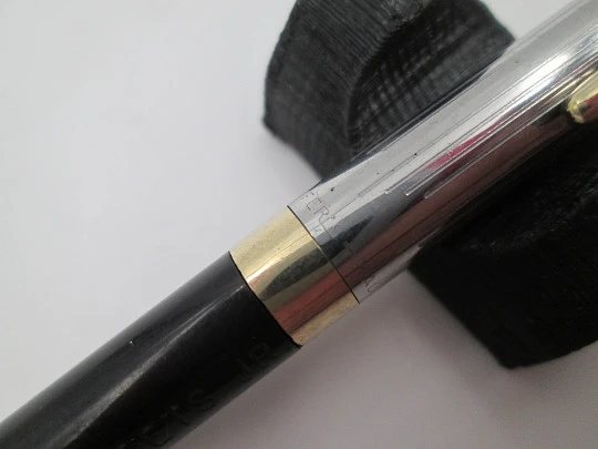 Portaminas Sheaffer Sentinel. Acero y plástico negro. Detalles dorados. Giratorio. 1940