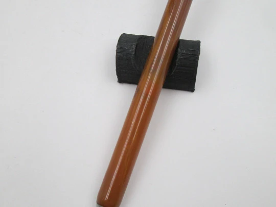 Portaminas unisex. Celuloide ambarino y metal plateado. Sistema rotatorio. 1940. Europa