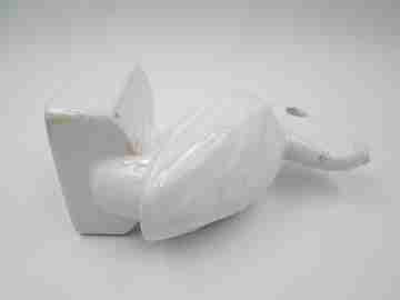 Portaplumas figurativo Pelikan. Pelícano cerámica blanca y detalles oro. 1990