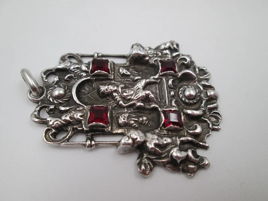 Portico pendant medal. Sterling silver and garnets. King with cherubs relief scene