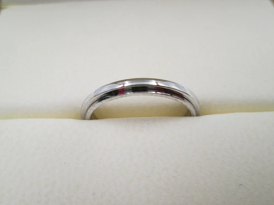 Possession woman wedding ring. 18K white gold. Piaget. Box & papers