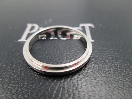 Possession woman wedding ring. 18K white gold. Piaget. Box & papers