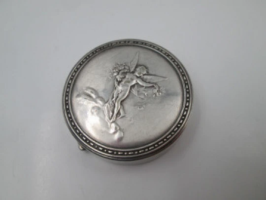Powder compact with mirrow. Silver plated metal. Fleurs d'Amour. Roger et Gallet Paris