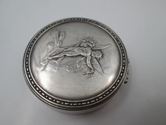 Powder compact with mirrow. Silver plated metal. Fleurs d'Amour. Roger et Gallet Paris