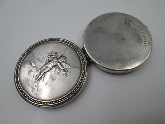 Powder compact with mirrow. Silver plated metal. Fleurs d'Amour. Roger et Gallet Paris