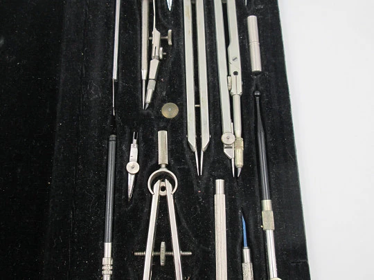 Präcision drawing tools set boxed. Wood case with 13 items. Germany. 1940's