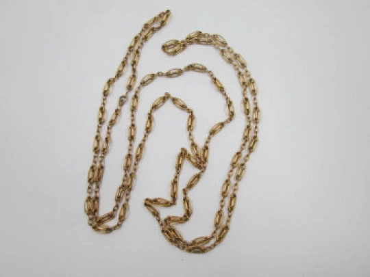 Pretty fan long chain. Gold plated metal. Braided oval links. 1940's. Europe