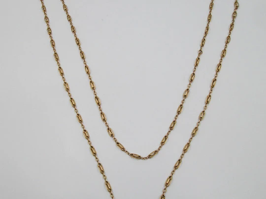 Pretty fan long chain. Gold plated metal. Braided oval links. 1940's. Europe