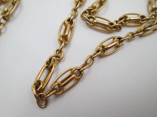 Pretty fan long chain. Gold plated metal. Braided oval links. 1940's. Europe