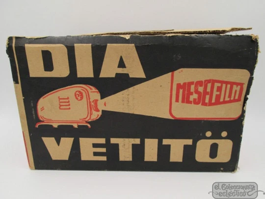 Proyector de cine infantil. Mesefilm Dia Vetitö. 1950. Hungría. Caja