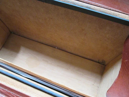 Pullman doctor's / travel bag suitcase. Leather and wood. Double lock & handle. Argentina