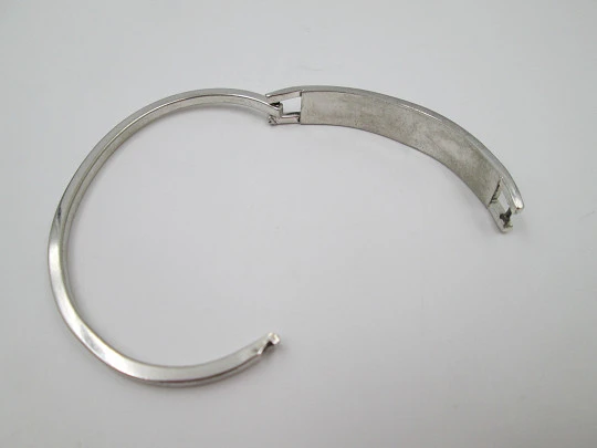 Pulsera aro mujer. Plata de ley, amatistas y madreperla. Cierre gancho. 1980