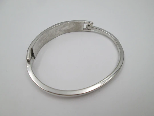 Pulsera aro mujer. Plata de ley, amatistas y madreperla. Cierre gancho. 1980