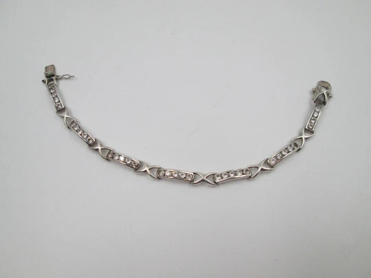 Pulsera articulada mujer eslabones alternos. Plata de ley y gemas blancas. Europa. 1990