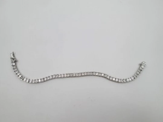 Pulsera articulada mujer. Plata de ley 925 y circonitas. Cierre pestaña. 1990