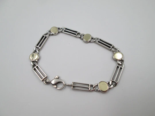 Pulsera articulada mujer. Plata ley y laminados oro. Óvalos y rectángulos calados. 1960