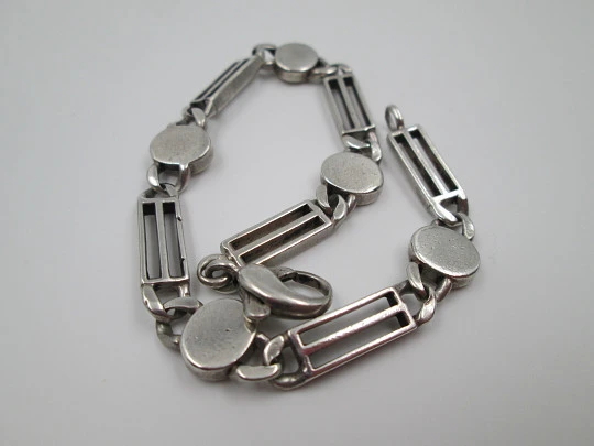 Pulsera articulada mujer. Plata ley y laminados oro. Óvalos y rectángulos calados. 1960