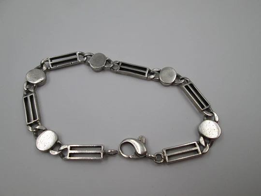 Pulsera articulada mujer. Plata ley y laminados oro. Óvalos y rectángulos calados. 1960