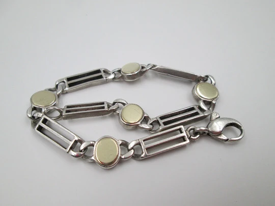 Pulsera articulada mujer. Plata ley y laminados oro. Óvalos y rectángulos calados. 1960