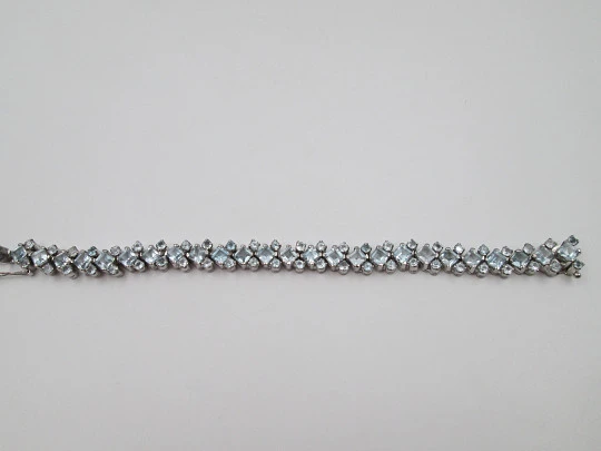 Pulsera articulada para mujer en plata de ley. Gemas azul pastel. Cierre de caja. 1990 Pulsera articulada para mujer en plata de ley. Gemas azul pastel. Cierre de caja. 1990