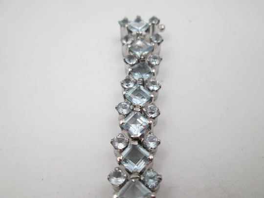 Pulsera articulada para mujer en plata de ley. Gemas azul pastel. Cierre de caja. 1990 Pulsera articulada para mujer en plata de ley. Gemas azul pastel. Cierre de caja. 1990