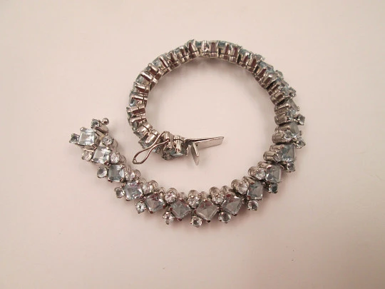 Pulsera articulada para mujer en plata de ley. Gemas azul pastel. Cierre de caja. 1990 Pulsera articulada para mujer en plata de ley. Gemas azul pastel. Cierre de caja. 1990