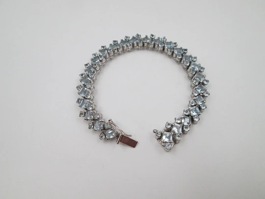 Pulsera articulada para mujer en plata de ley. Gemas azul pastel. Cierre de caja. 1990 Pulsera articulada para mujer en plata de ley. Gemas azul pastel. Cierre de caja. 1990