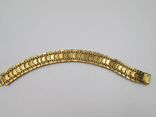 Pulsera articulada para mujer. Metal chapado en oro. Cierre de caja. Europa. 1940 Pulsera articulada para mujer. Metal chapado en oro. Cierre de caja. Europa. 1940