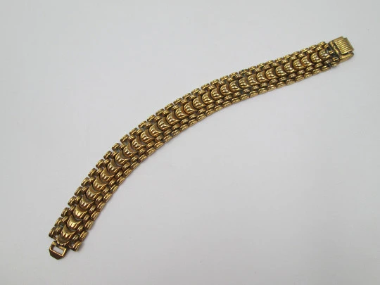 Pulsera articulada para mujer. Metal chapado en oro. Cierre de caja. Europa. 1940 Pulsera articulada para mujer. Metal chapado en oro. Cierre de caja. Europa. 1940