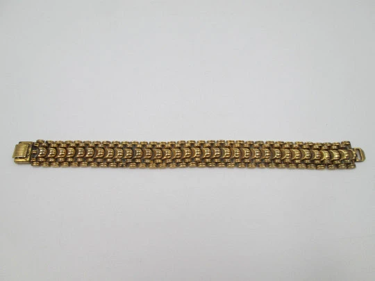 Pulsera articulada para mujer. Metal chapado en oro. Cierre de caja. Europa. 1940 Pulsera articulada para mujer. Metal chapado en oro. Cierre de caja. Europa. 1940