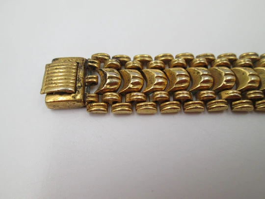 Pulsera articulada para mujer. Metal chapado en oro. Cierre de caja. Europa. 1940 Pulsera articulada para mujer. Metal chapado en oro. Cierre de caja. Europa. 1940