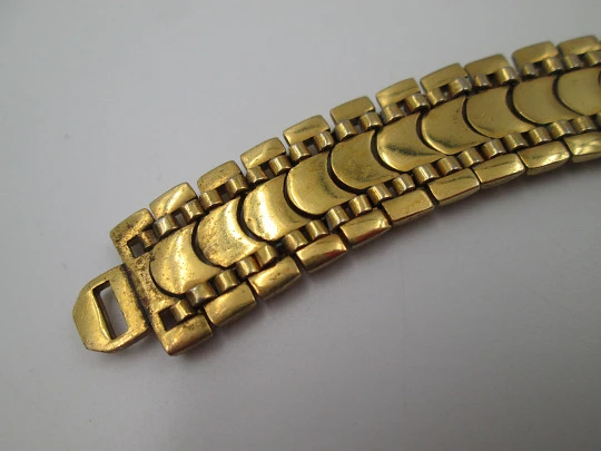 Pulsera articulada para mujer. Metal chapado en oro. Cierre de caja. Europa. 1940 Pulsera articulada para mujer. Metal chapado en oro. Cierre de caja. Europa. 1940