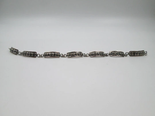 Pulsera articulada para mujer. Plata de ley y marquesitas. Cierre de argolla. Europa. 1980