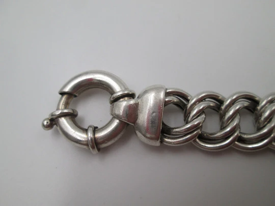 Pulsera barbada unisex de eslabones trenzados en plata de ley. Cierre de argolla Pulsera barbada unisex de eslabones trenzados en plata de ley. Cierre de argolla