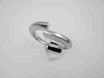Pulsera brazalete tubular abierto mujer. Plata de ley 925. Cierre bisagra. 1980