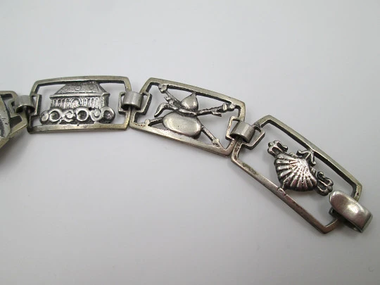 Pulsera calada artesanal. Plata de ley. Motivos Santiago Apóstol. 1948. España