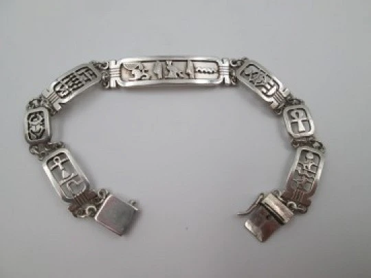 Pulsera calada plata ley mujer. Motivos egipcios. Cierre pestaña. 1990