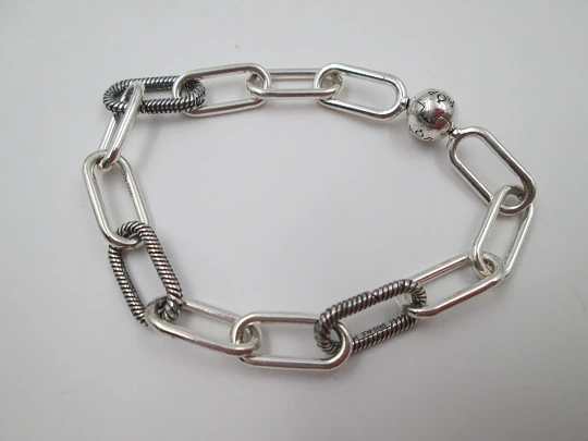 Pulsera de eslabones para mujer de Pandora ME. Plata de ley. Cierre de esfera