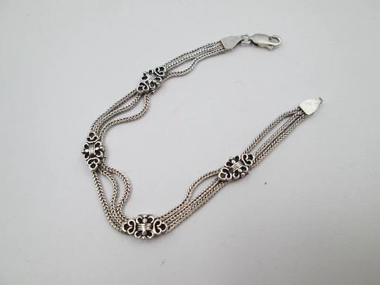 Pulsera de hilos para mujer en plata de ley 925. Adornos vegetales. Cierre mosquetón. 1990