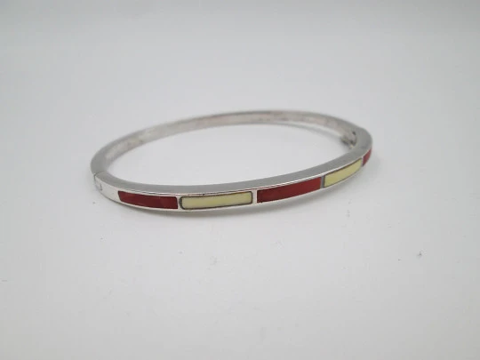 Pulsera de media caña para mujer. Plata de ley y esmalte de colores. Cierre de pestaña. 1990