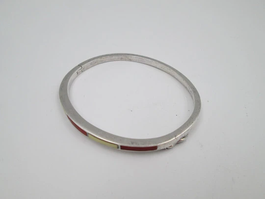 Pulsera de media caña para mujer. Plata de ley y esmalte de colores. Cierre de pestaña. 1990