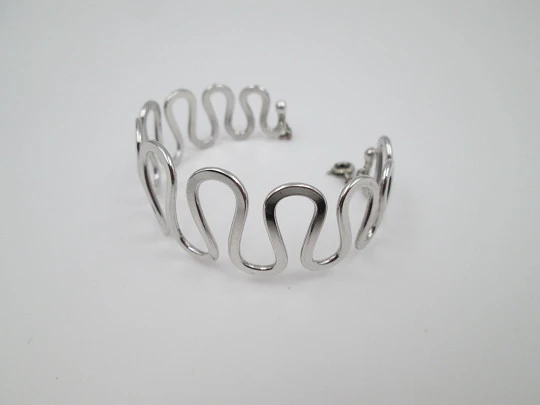 Pulsera flexible calada mujer. Plata ley 925. Diseño ondas. Cierre de aro. 1990