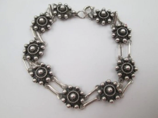 Pulsera mujer plata de ley 925. Botones charros calados. 1980. España