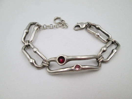 Pulsera mujer plata ley. Eslabones rectangulares calados. Gemas de colores. 1980