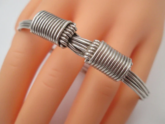 Pulsera nudos para mujer de siete hilos de plata de ley con sistema de cierre ajustable