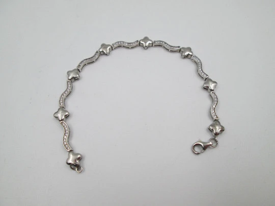 Pulsera para mujer en plata de ley. Motivos de estrellas y pedrería blanca. 1990. Europa