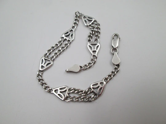 Pulsera para mujer en plata de ley. Triángulos calados. Cierre de mosquetón. 1990 Pulsera para mujer en plata de ley. Triángulos calados. Cierre de mosquetón. 1990