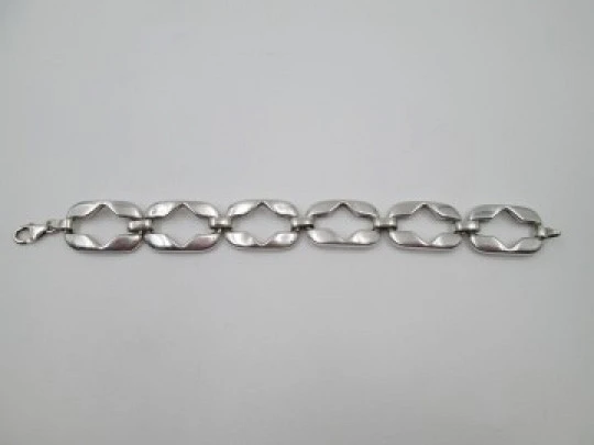 Pulsera para mujer. Plata de ley 925. Rectángulos calados. Cierre mosquetón