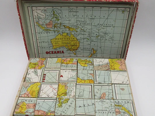 Puzzle geográfico cubos cartón. Rompecabezas mapamundi. 1950